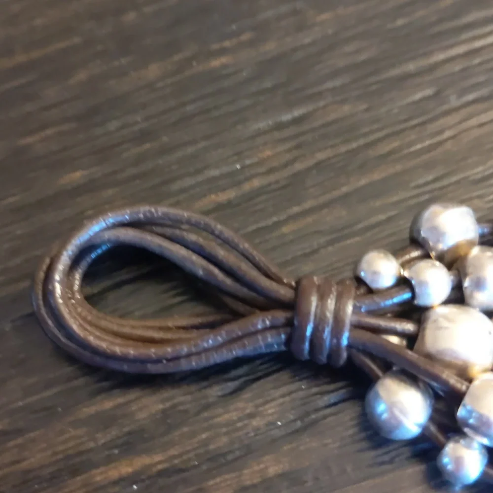 UNO. de 50 Silver Beaded & Brown Leather Bracelet - Picture 10 of 10